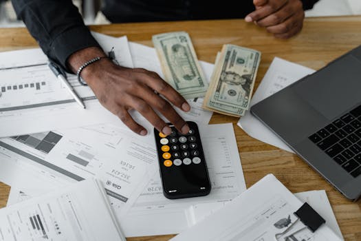 person using a mortgage calculator on a laptop
